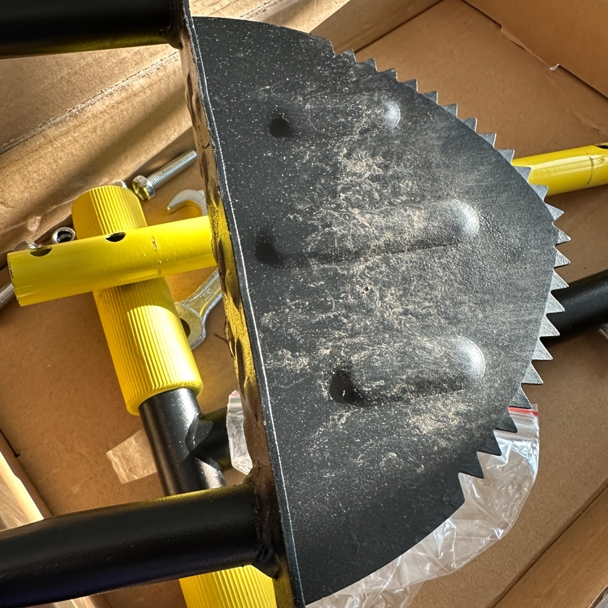 Heavy-Duty Manual Lawn Edger Tool with Ergonomic Handle - Black Metal Half Moon Shovel for Efficient Weeding and Trimming, Wide Foot Pedal Design for Stability, Ideal for Yard and Garden Maintenance